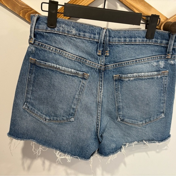 EUC- GOOD AMERICAN CUTT OFF JEANS - Picture 3 of 7